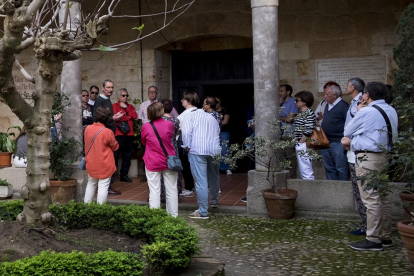 La actividad 'Paseos por Salamanca' ofrece cinco recorridos turísticos para profundizar en el pasado de la ciudad a través de personajes que dejaron huella en ella