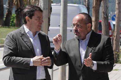 Alfonso Fernández Mañueco en visita Cataluña para acompañar al candidato del PP a las elecciones autonómicas, Alejandro Fernández.