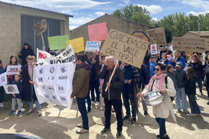 Protesta vecinal contra el proyecto de la macroplanta de biogás en el Valle del Tera.