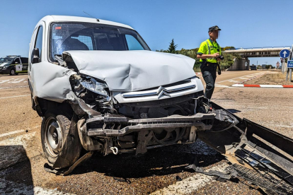 Estado del coche tras el accidente en la  SA-215