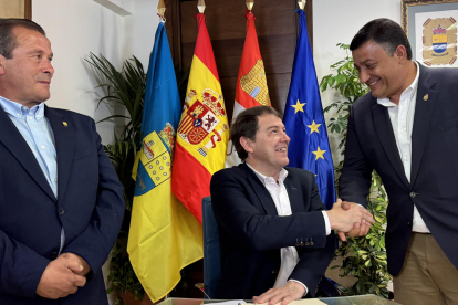 El presidente de la Junta de Castilla y León, Alfonso Fernández Mañueco, visita Burgohondo con motivo de la romería en honor de María Auxiliadora