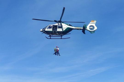 Espectacular rescate de un conductor que cayó ladera abajo en León