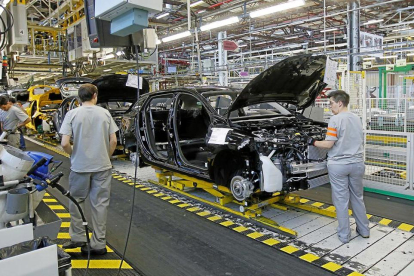 Imagen de archivo de la línea de montaje de la fábrica de Renault en Valladolid