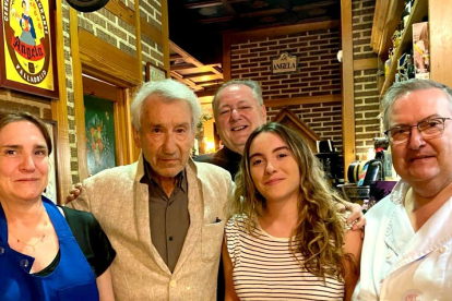 José Sacristán en la imagen publicada por el restaurante en redes sociales. INSTAGRAM