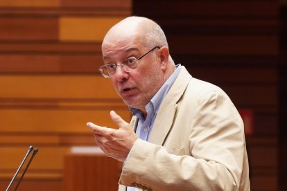 El procurador del Grupo Mixto Francisco Igea durante el pleno sobre el estado de la Comunidad en las Cortes.