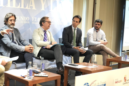 El director Pablo Lago y los ponentes en el Foro del Turismo Interior.