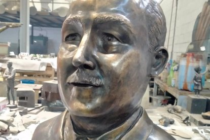 Busto del doctor y político Rafael de Vega, fusilado por el bando nacional en la Guerra Civil