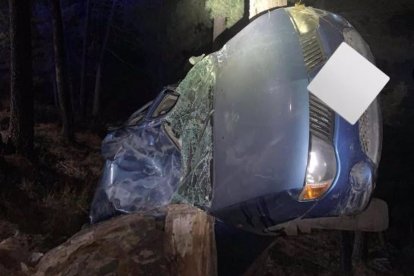 Imagen del accidente publicada en la red social X por @bomberosdeavila - @BOMBEROSDEAVILA