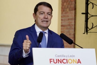 El presidente de la Junta de Castilla y León, Alfonso Fernández Mañueco, en la rueda de prensa de inicio del curso político.