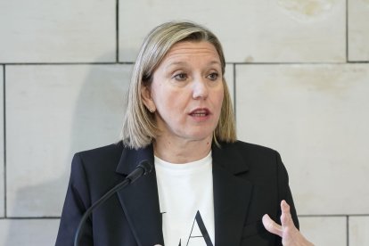 La vicepresidenta de la Junta y consejera de Familia e Igualdad de Oportunidades, Isabel Blanco, en la rueda de prensa de este viernes.
