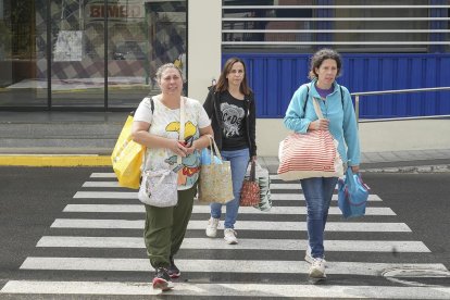 Trabajadores de Bimbo abandonando su trabajo.