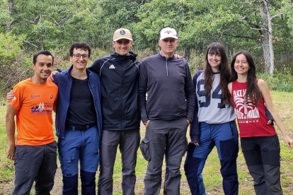 Equipo de investigadores durante el estudio en los montes de Valsaín en Segovia.