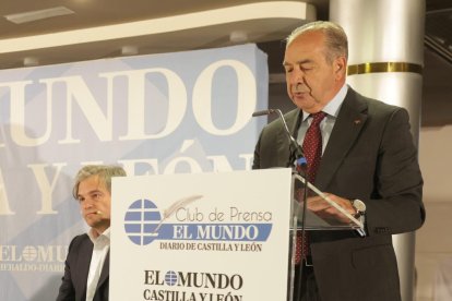 El director general de Caja Rural Zamora, Cipriano García, presenta el foro