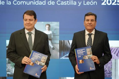 Alfonso Fernández Mañueco y Carlos Fernández Carriedo, en la presentación del Presupuesto.