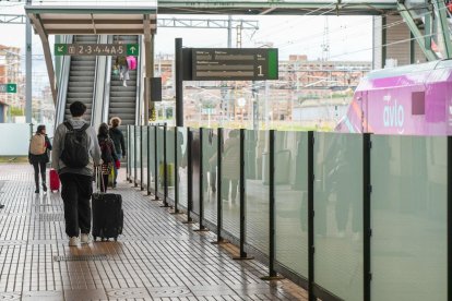 Pasajeros en una estación de tren, en una imagen de archivo.