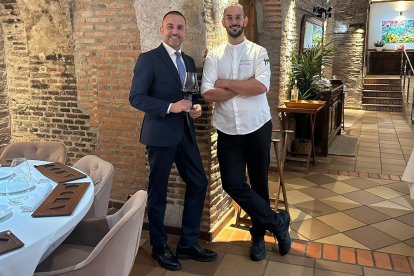 Roberto Simal y Nauzet Betancort, en el comedor del restaurante El Hilo de Ariadna