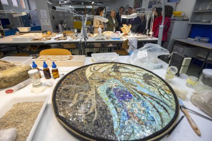La consejera de Industria, Comercio y Empleo, Leticia García, asiste a la jornada 'Únicos', en la Escuela de Arte de Ávila.