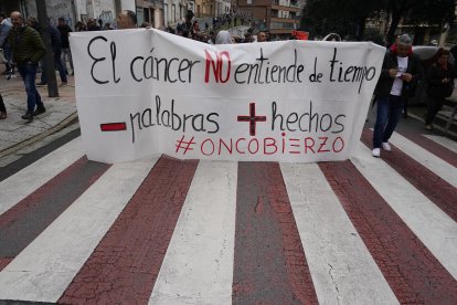 Manifestación de la asociación OncoBierzo para reclamar mejoras en el área de Oncología y todas las especialidades sanitarias en el área de salud del Bierzo