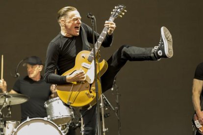Bryan Adams durante un concierto