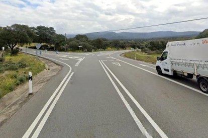N-502 en el cruce hacia Hontanares, donde tuvo lugar el accidente. GGL SW