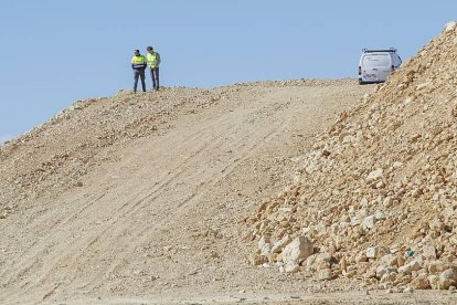 Suárez-Quiñones visita el polígono industrial 'Los Hitales' en Bernuy de Porreros (Segovia). ICAL