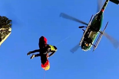 Rescate de la montañera herida en el Pico Almanzor (Ávila). GUARDIA CIVIL