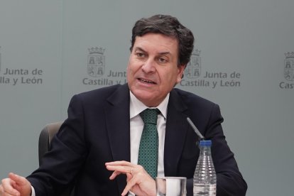 El consejero de Economía y Hacienda y portavoz de la Junta, Carlos Fernández Carriedo, durante la rueda de prensa posterior al Consejo de Gobierno.