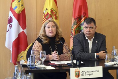 La alcaldesa de Burgos, Cristina Ayala, en un desayuno informativo este viernes