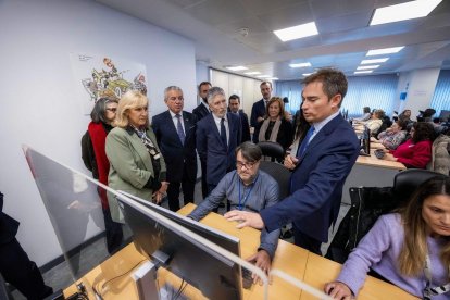 El ministro de Interior visita el Centro de Tratamiento de Denuncias Automatizadas de la DGT
