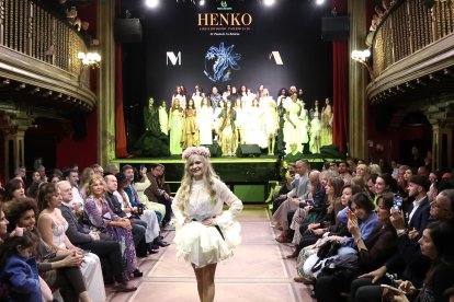 María Lafuente tras el desfile de su nueva colección.