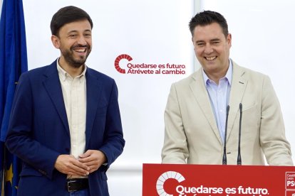 El secretario de Organización del PSOECyL, Daniel de la Rosa, y el secretario de Política Municipal, Fran Díaz.
