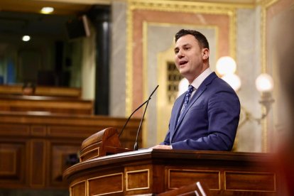 Javier Alfonso Cendón durante la defensa de la inciativa.