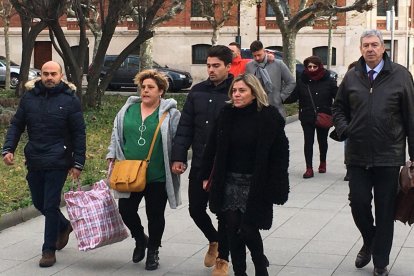 Archivo - Los condenados por el 'Caso Arandina' llegan a los juzgados de Burgos. Foto de archivo.