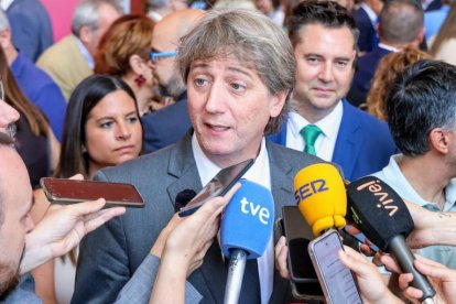 Carlos Martínez Mínguez a la salida de la gala.