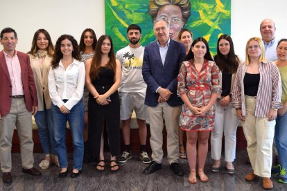 Alumnos de la Montaña Palentina pertenecientes al programa de prácticas de Gullón