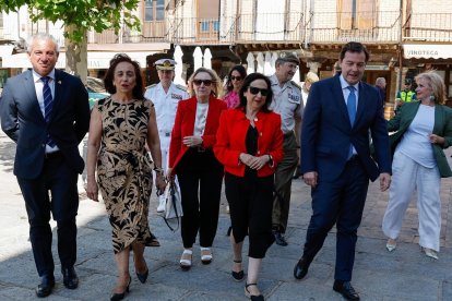 Fernández Mañueco junto a Margarita Robles y autoridades locales y regionales en la presentación del Plan Regional de Monte la Reina