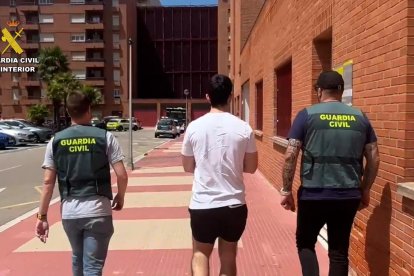 La Guardia Civil detiene a uno de los hombres