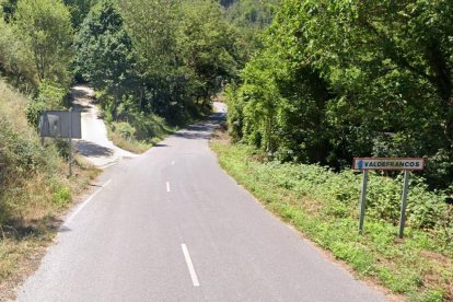 Entrada a Valdefrancos desde Ponferrada, donde se produjo el accidente mortal.