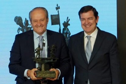 Alfonso Fernández Mañueco y el presidente de Grupo Tecopy, José Ramón Jiménez.