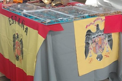 Imagen adjuntada por el PSOE de la Feria de Antigüedades de Ponferrada