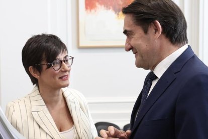 La ministra de Vivienda, Isabel Rodríguez, y el consejero Suárez-Quiñones.