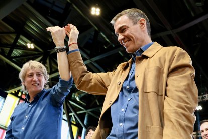 Carlos Martínez y Pedro Sánchez en la clausura de las jornadas de León