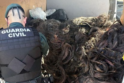 La Guardia Civil recupera una tonelada de cable de cobre quemado de una furgoneta