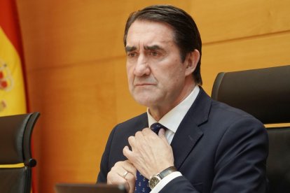 Juan Carlos Suárez-Quiñones comparece en las Cortes para informar sobre el proyecto de ley de Presupuestos Generales de la Comunidad para 2026.