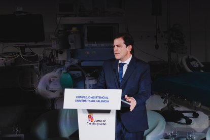 El presidente de la Junta, Alfonso Fernández Mañueco, clausura la primera jornada 'Castilla y León a la vanguardia de la innovación en cirugía robótica''