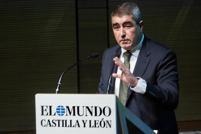 El director de El Mundo de Castilla y León, Pablo Lago, durante su discurso en los Premios la Posada