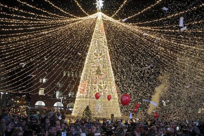 Encendido del alumbrado navideño de la ciudad