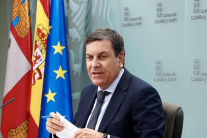 El consejero de Economía y Hacienda y portavoz de la Junta, Carlos Fernández Carriedo, en la rueda de prensa posterior al Consejo de Gobierno.