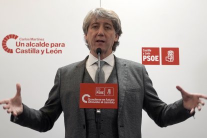 El secretario general del PSOE de Castilla y León y candidato a la Presidencia de la Junta, Carlos Martínez, realiza balance de 2025 y fija los objetivos para 2026 durante el tradicional encuentro navideño que celebra el PSOECyL con la prensa