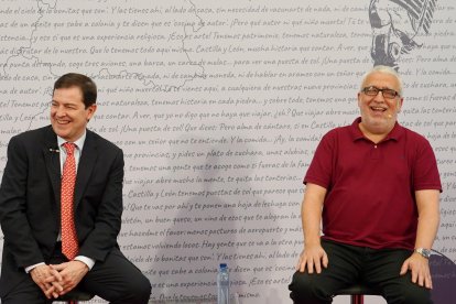 Alfonso Fernández Mañueco y Leo Harlem.